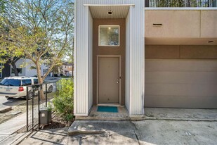 5014 Chenevert St in Houston, TX - Building Photo - Building Photo