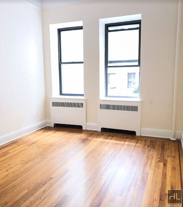 EAST 82 STREET in New York, NY - Building Photo
