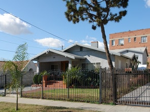 1609 Mariposa Ave in Los Angeles, CA - Building Photo - Building Photo