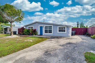 5900 N Farragut Dr in Hollywood, FL - Foto de edificio - Building Photo