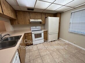 5265 E Bay Dr in Clearwater, FL - Building Photo - Building Photo