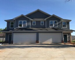 1555 Jordan Rd in Huntsville, AL - Building Photo