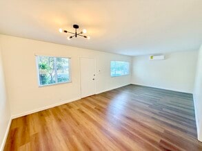 231 California Ave, Unit 1056 in Santa Monica, CA - Foto de edificio - Building Photo