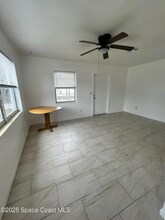 4421 31st Ave in Vero Beach, FL - Foto de edificio - Building Photo