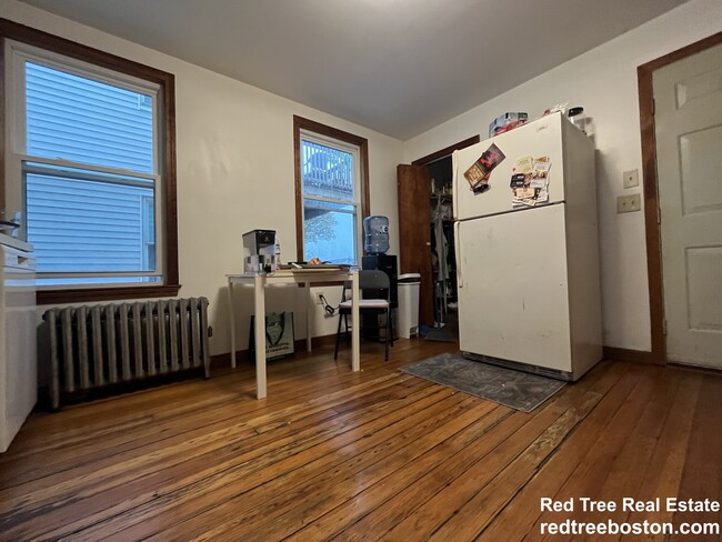 45 Litchfield St, Unit 2 in Boston, MA - Foto de edificio - Building Photo