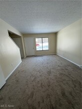 2398 Echo Valley Dr in Stow, OH - Building Photo - Building Photo