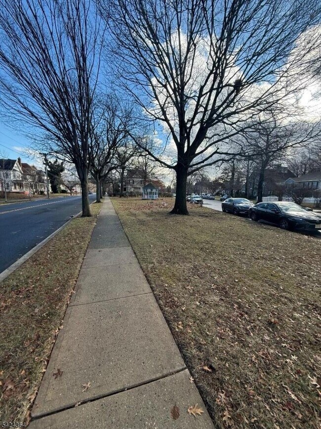 355 W Milton Ave in Rahway, NJ - Building Photo - Building Photo
