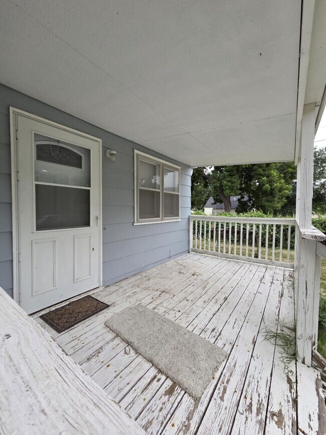 724 N Logan St in Chapman, KS - Building Photo - Building Photo