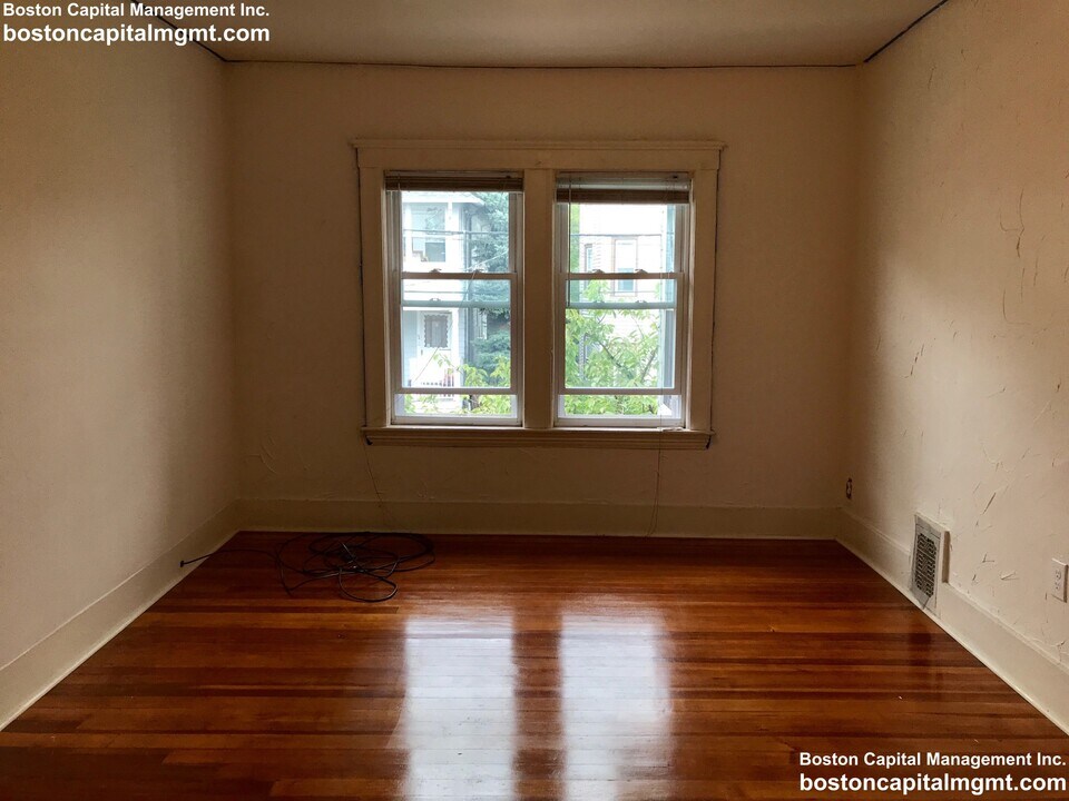 55 Moreland St, Unit 1 in Somerville, MA - Building Photo