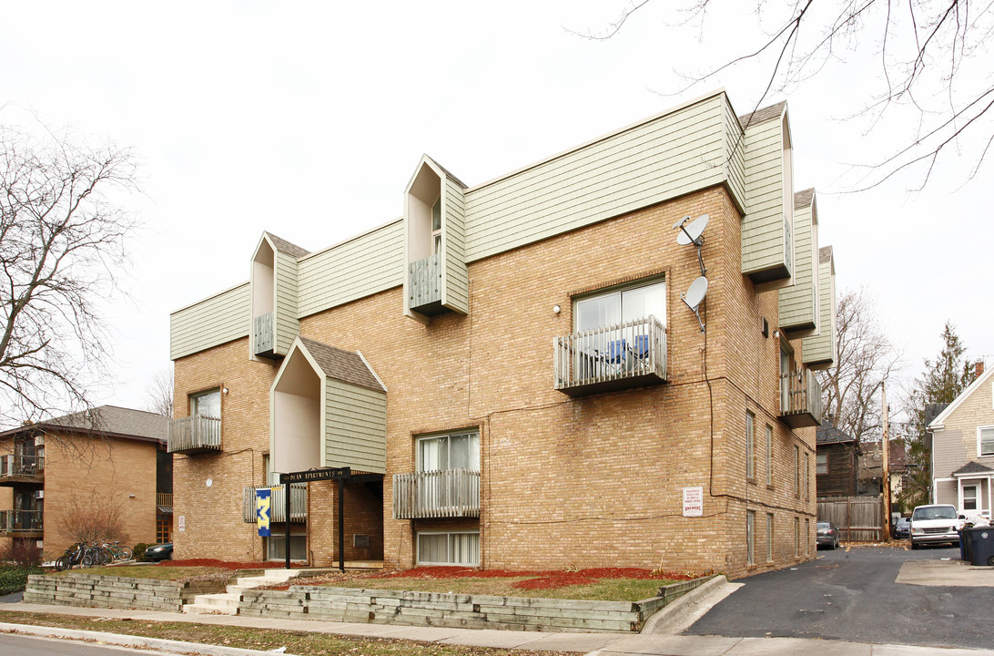 Dean Apartments in Ann Arbor, MI - Foto de edificio