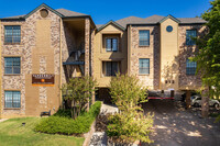 Vanderbilt Condominiums in Austin, TX - Foto de edificio - Building Photo