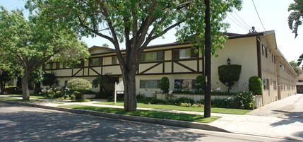 Yarmouth Apartments in Encino, CA - Building Photo - Building Photo