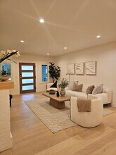 957 Manzanita St in Los Angeles, CA - Building Photo - Building Photo