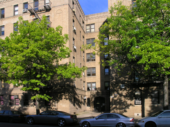 1685 Morris Ave in Bronx, NY - Foto de edificio - Building Photo