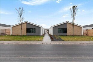 1304 E Iris Ave in McAllen, TX - Building Photo