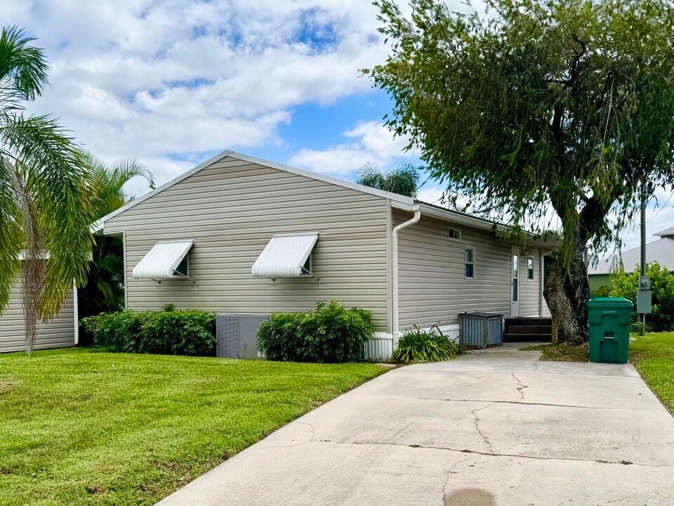 2304 SE 34th Ln in Okeechobee, FL - Building Photo