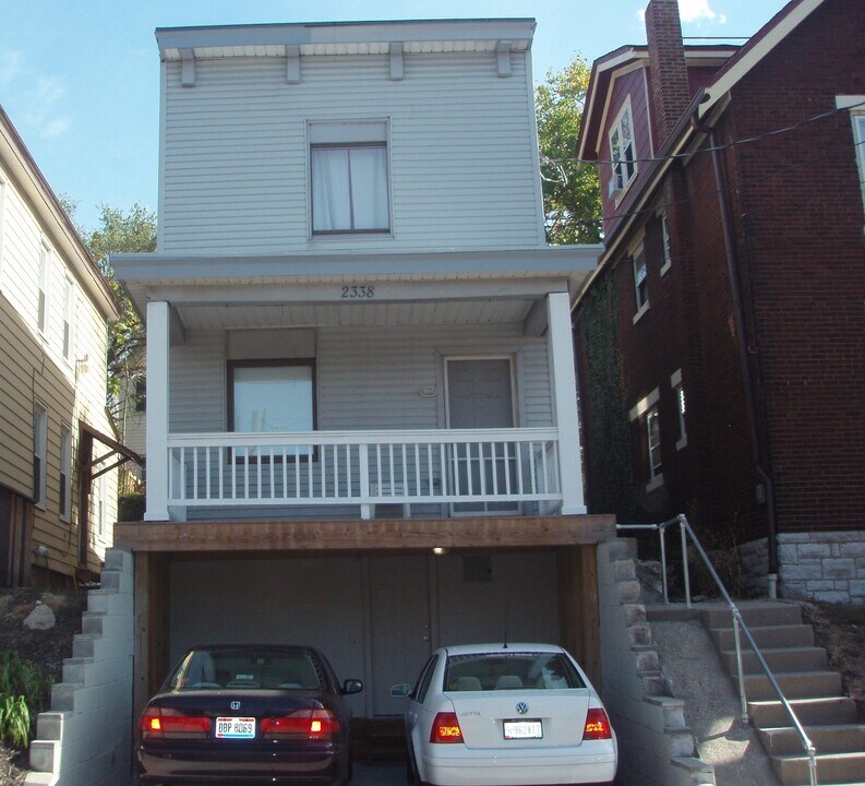 2338 Flora St in Cincinnati, OH - Building Photo