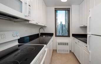 41 W 56th St in New York, NY - Foto de edificio - Building Photo