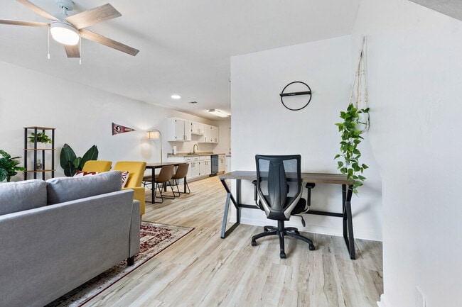 1300 Nylic St in Tallahassee, FL - Building Photo - Building Photo