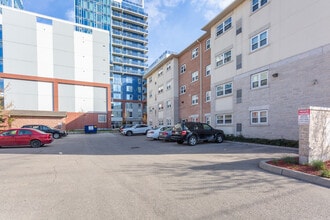 110 Columbia St W in Waterloo, ON - Building Photo - Building Photo