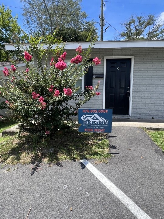 102 Madrid St in Warner Robins, GA - Building Photo