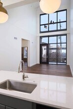 680 Wealthy St SE, Unit 2B in Grand Rapids, MI - Foto de edificio - Building Photo