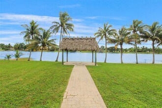 10962 SW 117th St in Miami, FL - Building Photo - Building Photo