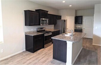 6911 Brisco Rd in Odessa, TX - Building Photo - Building Photo