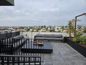 4506 Dockweiler St, Unit 304 in Los Angeles, CA - Building Photo - Building Photo