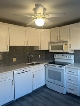 8 Mayberry Dr in Westborough, MA - Foto de edificio - Building Photo