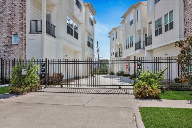 property at 2004 Rosedale St