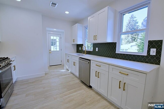 16 Clarke St in Closter, NJ - Building Photo - Building Photo