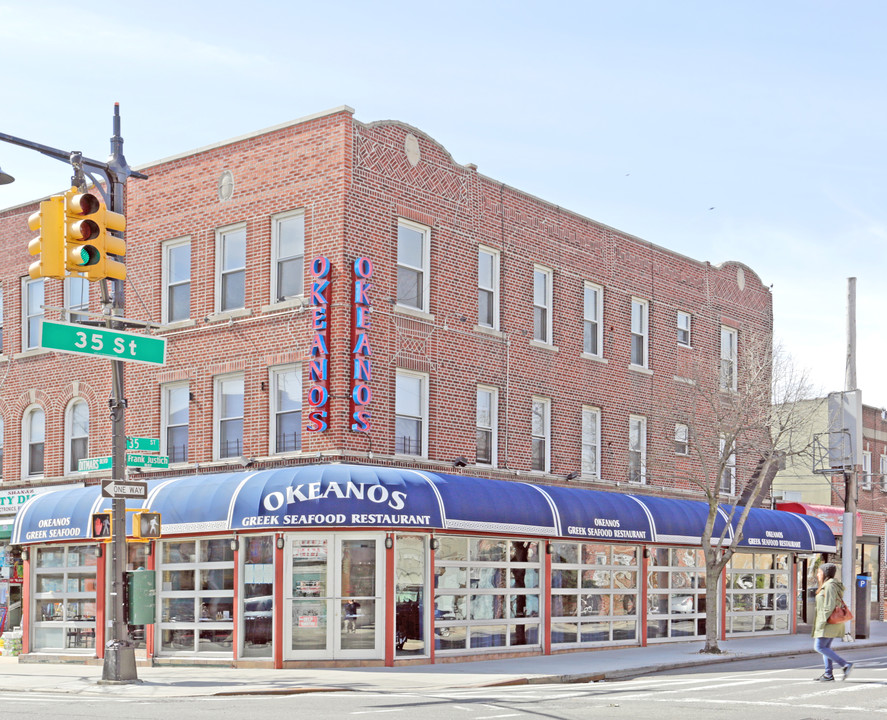 2205 35th St in Astoria, NY - Building Photo