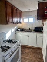 21 M St in Hampton, NH - Building Photo