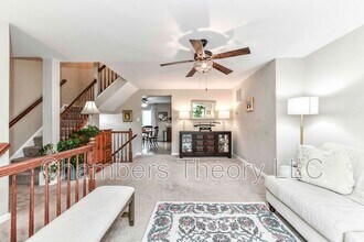 151 Hampshire Square SW in Leesburg, VA - Building Photo - Building Photo