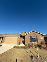 10501 SW 41st St in Mustang, OK - Building Photo - Building Photo