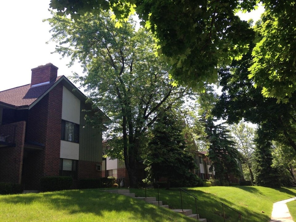 4350 N 94th St in Wauwatosa, WI - Building Photo