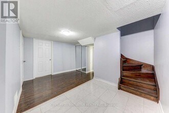 7 Sachems Pl in Toronto, ON - Building Photo - Building Photo