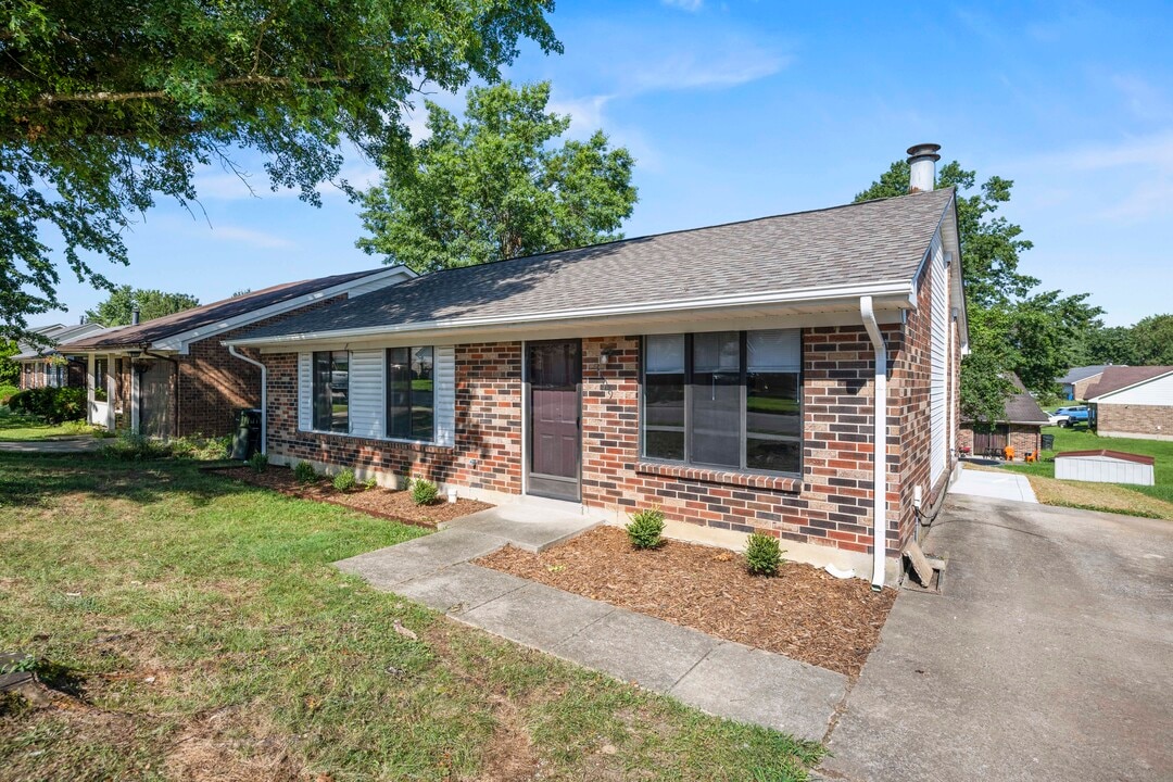 3409 Woodspring Dr in Lexington, KY - Foto de edificio