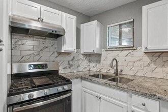 4811 Oakland St in Houston, TX - Building Photo - Building Photo