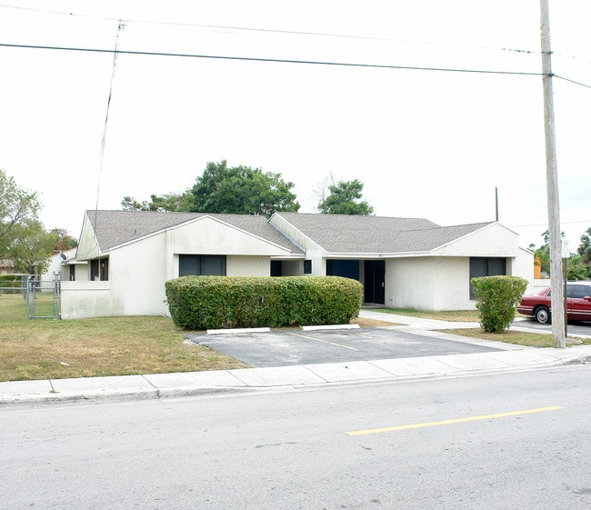 495 SW 5th Ave in Homestead, FL - Foto de edificio - Building Photo