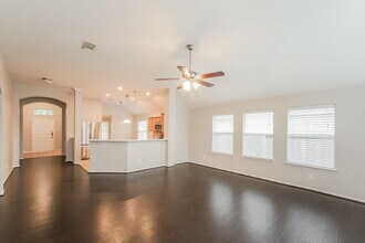 8011 Thorncroft Manor Ln in Richmond, TX - Building Photo - Building Photo