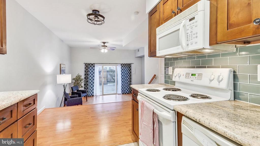 8352 Forrester Blvd in West Springfield, VA - Building Photo