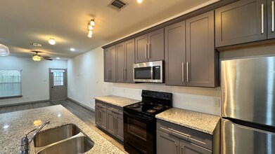 4118 Mallow St in Houston, TX - Building Photo - Building Photo