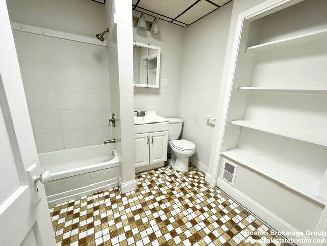122 Buttonwood St in Boston, MA - Foto de edificio - Building Photo