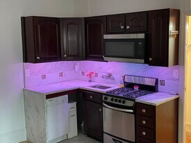 4811 Florence Ave, Unit 1r in Philadelphia, PA - Building Photo