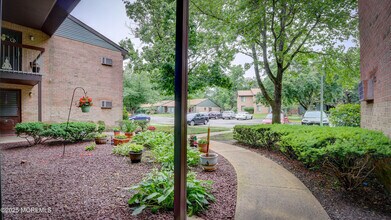 233 Medford Ct in Englishtown, NJ - Building Photo - Building Photo