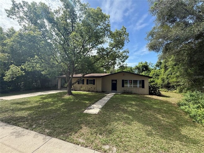 property at 1570 W Beresford Ave