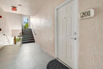 2803 Sarento Pl in Palm Beach Gardens, FL - Foto de edificio - Building Photo