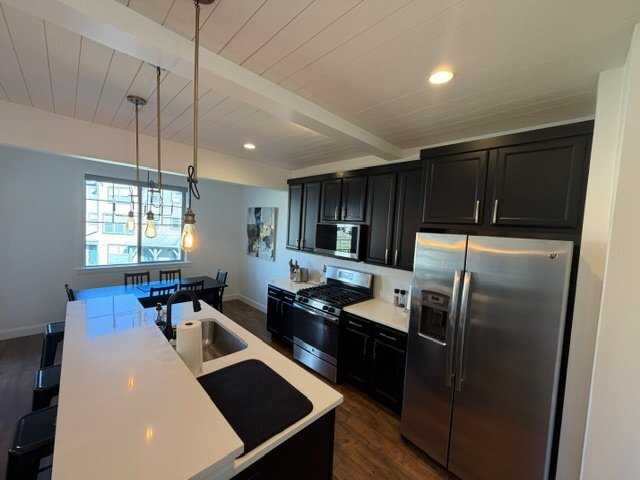 property at 1098 W Cattail Ct